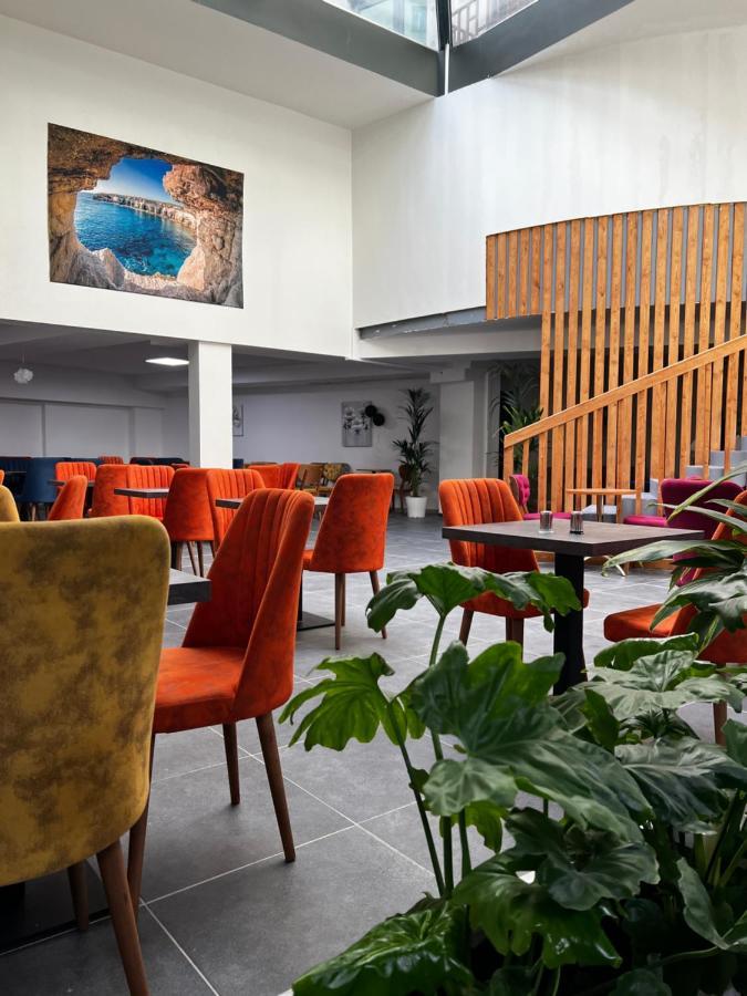 Hotel Aviation Saint-Gilles Exterior foto