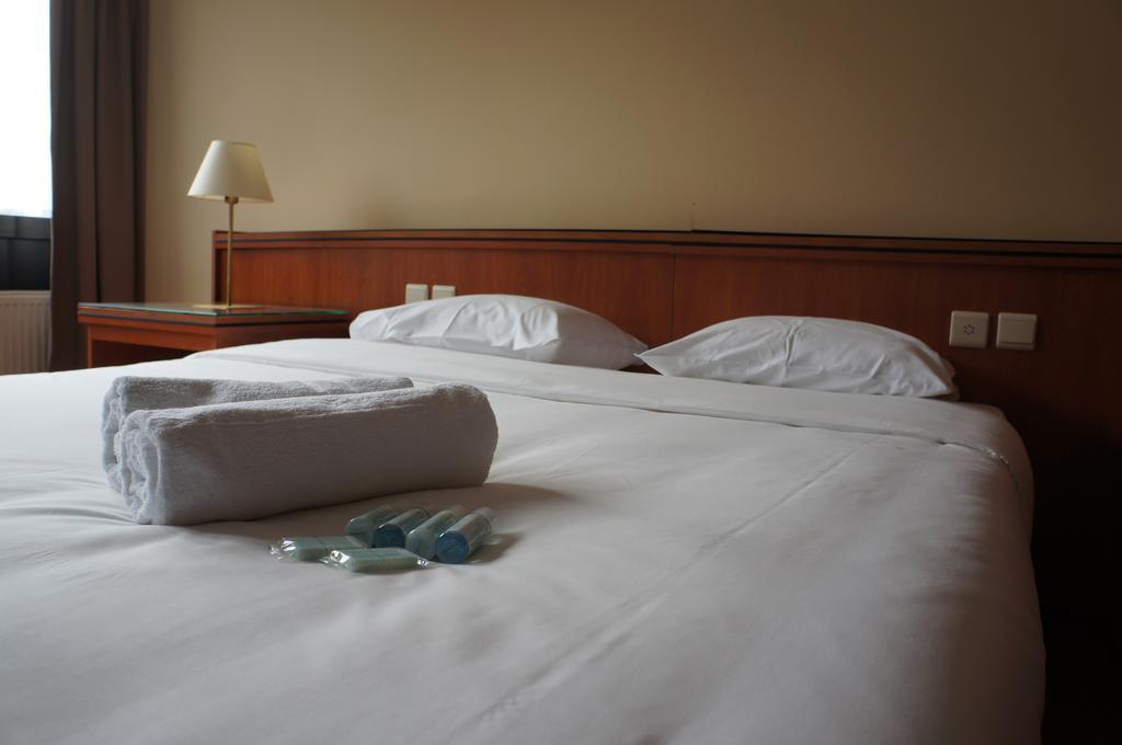 Hotel Aviation Saint-Gilles Habitación foto